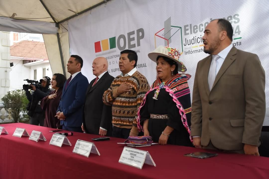 FranciscoVargaC's tweet photo. El @TSEBolivia inicia la jornada de votación de la elección judicial del 2024 junto a las misiones internacionales y nacionales de observación electoral  y autoridades del Estado Plurinacional de Bolivia. https://t.co/RsuRF9ASHV