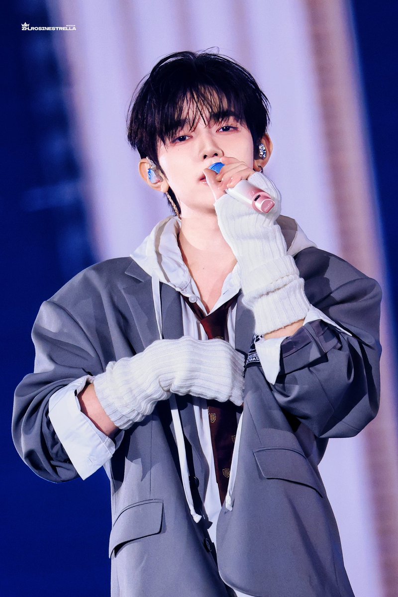 ZhangHaoBar0725's tweet photo. 【Exclusive HD Photos from ZHB】
241215 KBS Fukuoka 
ALWAYS 1p

Love is hidden in the eyes, and your eyes hold the stars and the sea.

Graphic Design: Jundu
Photos: @Sixcows0725 

#ZHANGHAO #ジャンハオ #장하오
#章昊 #จางฮ่าว 
#ZEROBASEONE #ZB1 #ゼベワン
#제로배이스원 #제베원 https://t.co/fK1IvBzPvx
