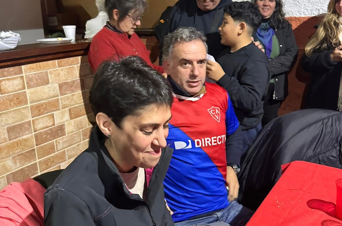 CAVencedor's tweet photo. Saludamos a Yamandú y Carolina, Presidente y Vicepresidenta electa de la Republica. 

Amigos de nuestra institución en altos cargos de la patria. https://t.co/YhJ5WPBn7n