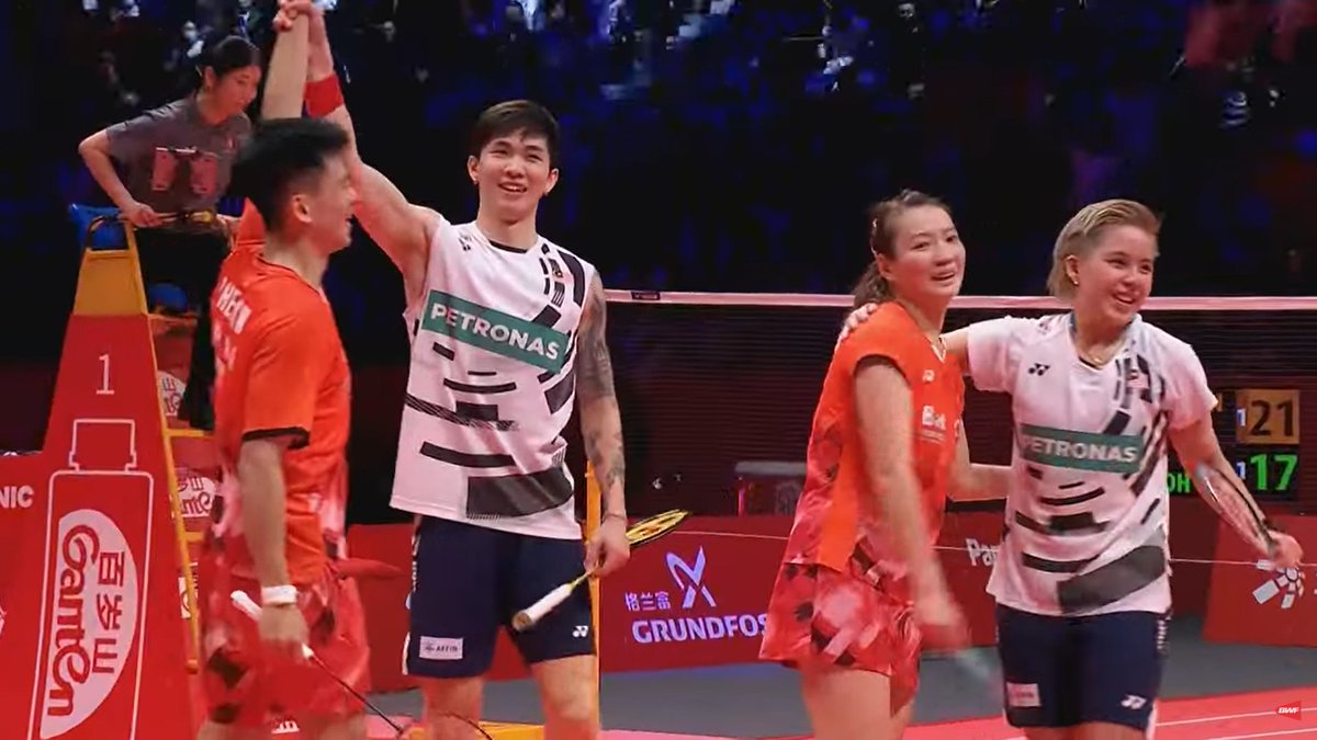 BiaoliR's tweet image. Honestly, I&apos;m definitely happy for both Zheng Si Wei/Huang Ya Qiong and Chen Tang Jie/Toh Ee Wei! What a beautiful ending for both pairs. This is the best, other-worldly mixed-doubles match in 2024.

Thank you so much to both pairs. Congrats!
#BWFWorldTourFinals2024 #WTF2024