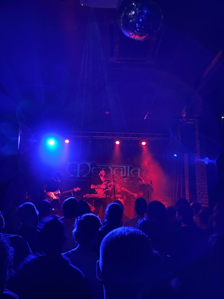 Actualmente no hay ningún grupo nacional al nivel de <a href="/MedallaMusica/">𝕸𝖊𝖉𝖆𝖑𝖑𝖆</a>. El conciertazo que dieron ayer en la sala <a href="/salavol/">VOL</a> lo corrobora. Salut i enhorabona !