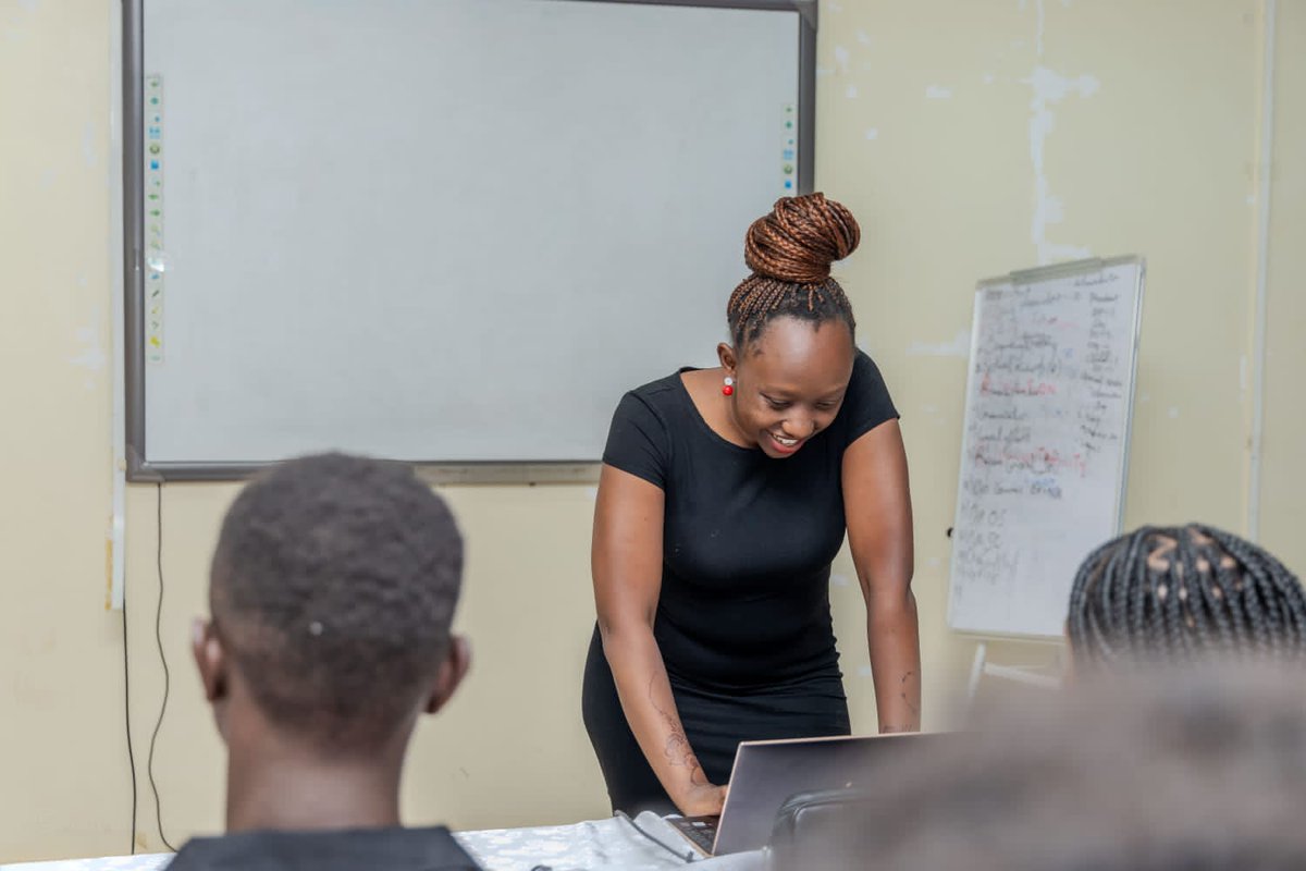 BUCSA_BARINGO's tweet photo. During the JUWAPWA strategic plan the love she has for young people is unexplainable
#JUWAPWA
#SuperYouthAmbassador
#PwaniFirst https://t.co/wnsvwLl1CP
