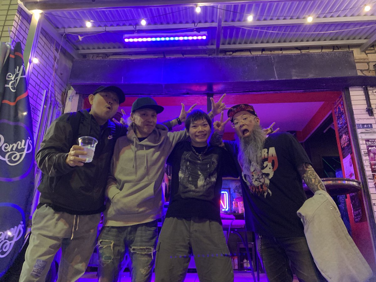 沖縄ツアー終わり。
本当に楽しかったです！Remyさん、お世話になりました！

しばらくライブやりません！
ほかでサポートとかもしません！

DEATHBONGの皆さん、お客さんも、ありがとうございました！
もっとカッケードラムひっさげて戻ってきまーす！