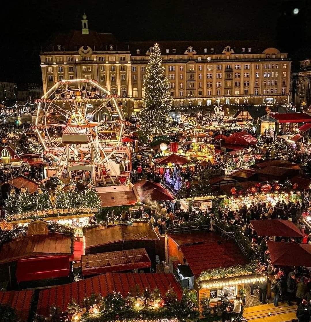 andreeafairy's tweet photo. Christmas market 🎄🎡✨ https://t.co/rL0jGJpoJr