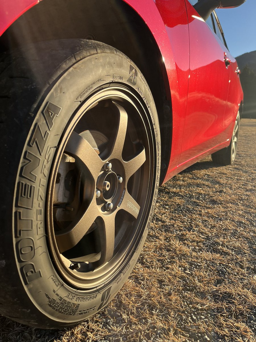 mahanao1320's tweet photo. そういえば12/6に納車されました😎
BMW乗る前からずっと欲しかったやつでようやく乗ることができました😊
とりあえずタイヤとホイールは変えたので次は車高調入れます🙃🙃
デミオ乗りの方、マツダ車乗りの方これからよろしくお願いします!
#マツダ #デミオ #DJ5 https://t.co/LZOfkMaiFs