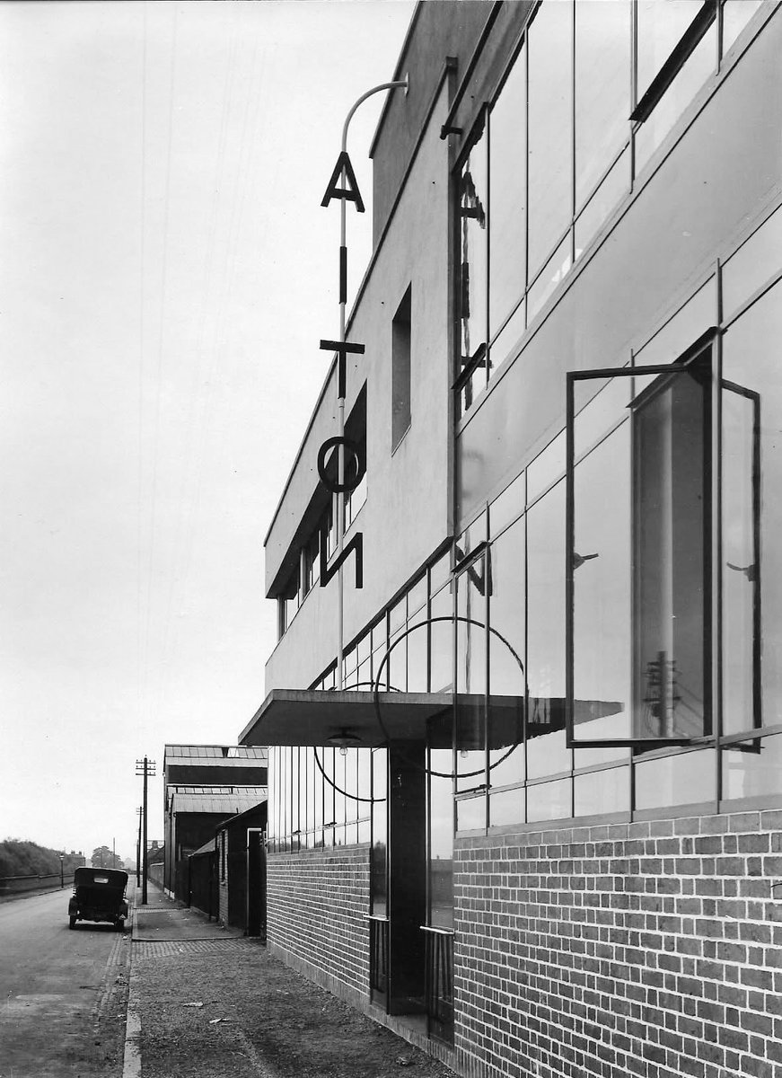 TRES60Blog's tweet photo. Fábrica y Oficinas Aiton &amp; Co, en Derby (Inglaterra). Proyectada en 1931 por las arquitectas británicas Norah Aiton y Betty Scott.

Fuente: Lynne Walker.

#NorahAiton #BettyScott #Aiton&amp;Co #arquitectura #arquitecturamoderna #architecture #modernarchitecture https://t.co/R3BMI0QWC1