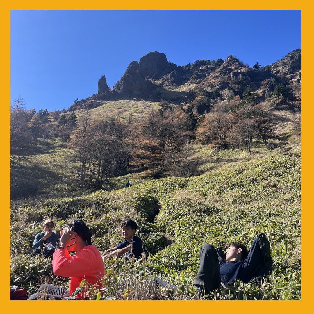 keioKWV's tweet photo. 11/1から11/3にかけて、縦走FP(日帰り)が黒斑山(浅間山)で行われました⛰️🥾

山荘では大きい20合用の炊飯器で炒飯を作ったり、朝ご飯を用意したりと、普段の山行とはまた違っていて楽しかったです🫧 https://t.co/FMcxZIglVg