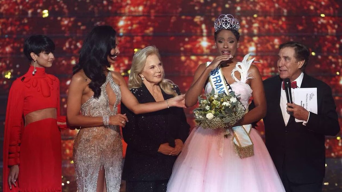 Xavier Gandon (@xgandon) on Twitter photo 📺 Vous étiez 7,4m devant MISS FRANCE hier !
Et c'est une pluie de records historiques qui s'abat pour cette 30ème cérémonie officiée par le taulier <a href="/Foucault_JP/">Jean-Pierre Foucault</a>
💥 65% PdA FRDA-50
💣 61% PdA 25-49
🧨 78% PdA 4-14
☄️ 77% PdA 15-34
👑 Et Bravo à Miss Martinique ! 📺 Vous étiez 7,4m devant MISS FRANCE hier !
Et c'est une pluie de records historiques qui s'abat pour cette 30ème cérémonie officiée par le taulier <a href="/Foucault_JP/">Jean-Pierre Foucault</a>
💥 65% PdA FRDA-50
💣 61% PdA 25-49
🧨 78% PdA 4-14
☄️ 77% PdA 15-34
👑 Et Bravo à Miss Martinique !