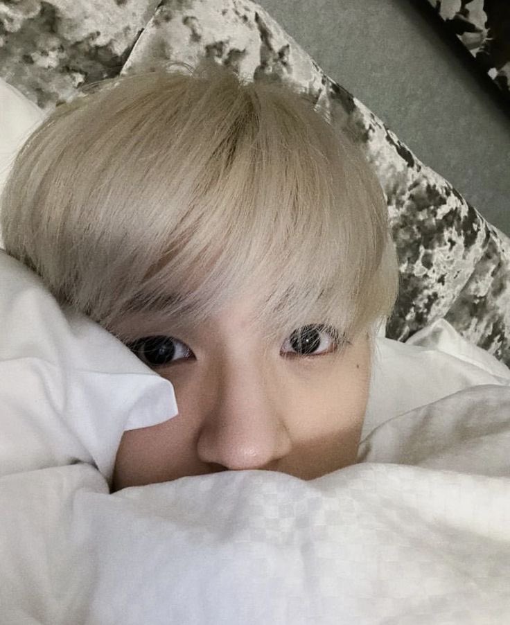 จริงๆโน่เคยตอบว่าถ้าให้เลือกจะนอนข้างใครไปอีก10ปี โน่ก็เลือกแฮชานนะ คือมันคงจะชอบนอนด้วยกันจริงๆแหละ ชีชอบโลกในผ้าห่มของตัวเองที่มีแฮชานด้วยปะ 😣