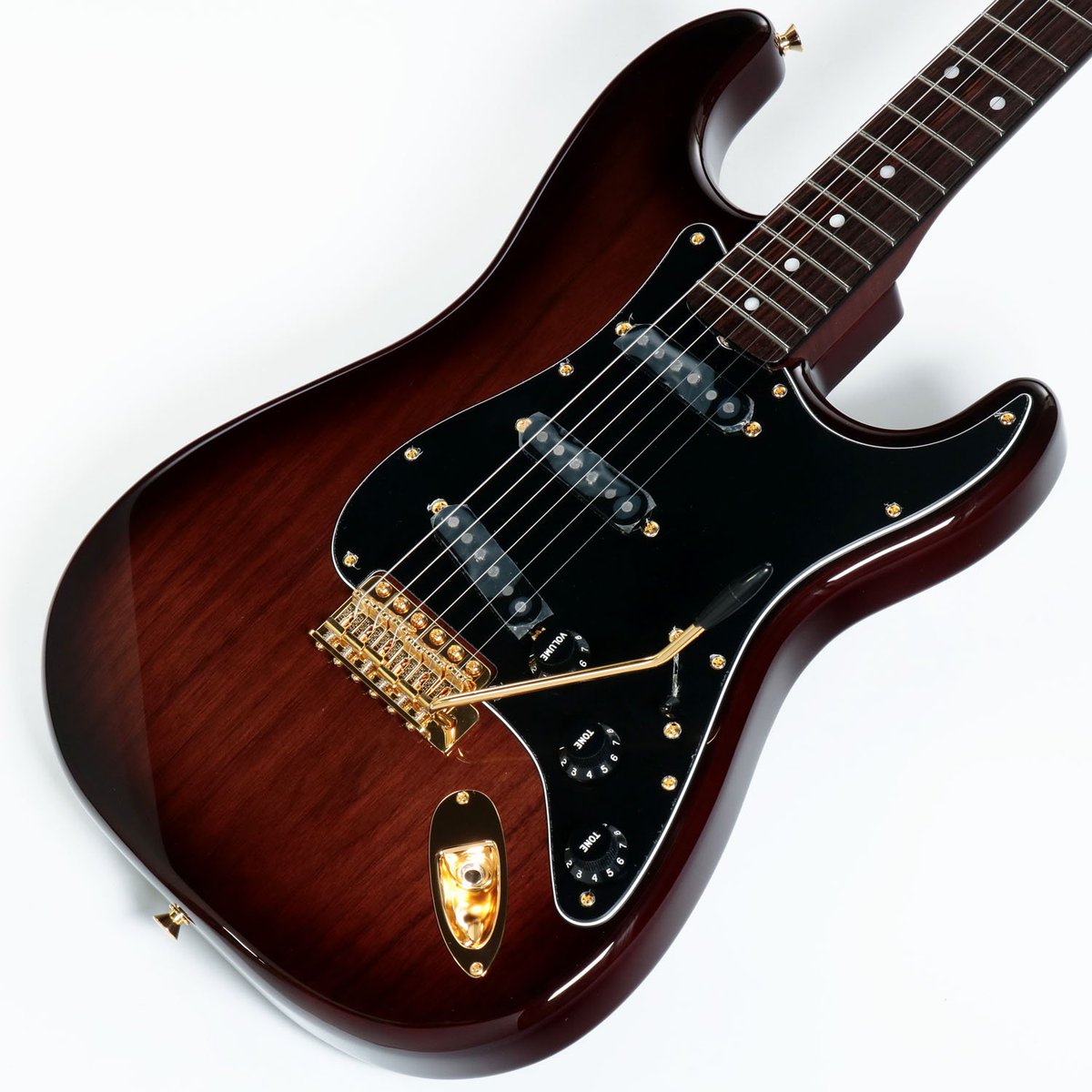 ishibashimusic's tweet photo. The STRATにインスピレーションを受け
完成したウォルナットトップST登場！

個性のあるモデルに仕上がっていますので、実物画像商品からご検討ください。

https://t.co/QAzmnz2f3P

#fender #フェンダー #stratocaster #walnat #イシバシ楽器 FSR NEWモデル https://t.co/uRZmyfSJB2