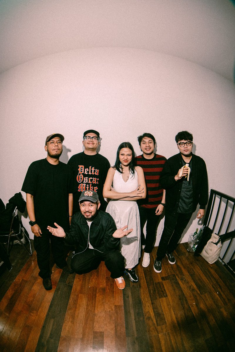 white chorus tweet media