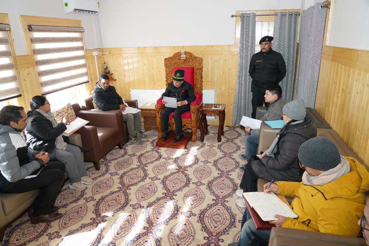 lg_ladakh's tweet image. Delegation of employees of District De-addiction Centre Leh called on the HLG and raised the issue regarding the non-payment of their salaries for the past seven months.
#SocialWelfareDepartment
 #DeAddictionCentreLeh