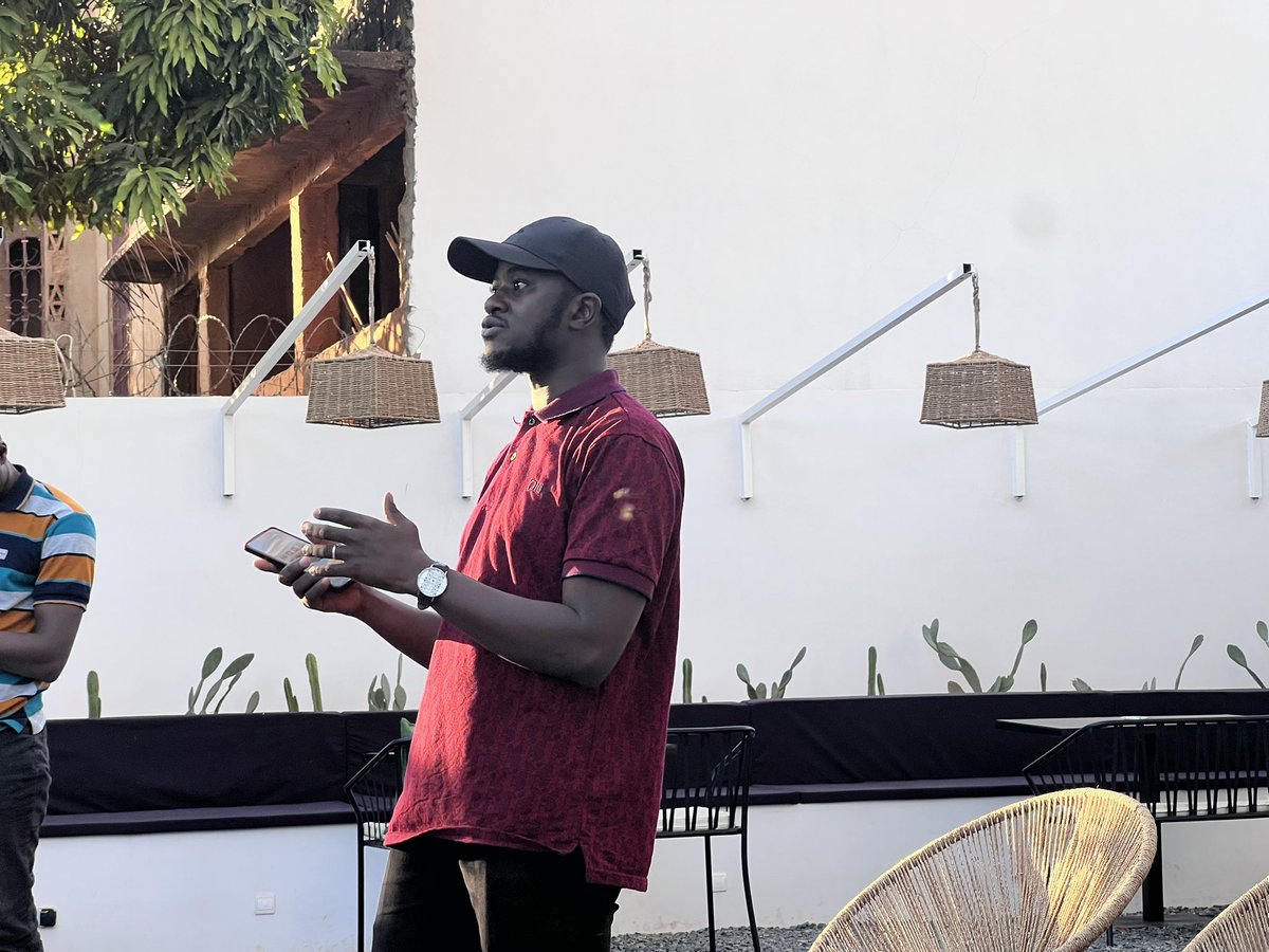 seynim6's tweet photo. 📌 Hier, lors du #TechTea organisé par @DigitalNiger, nous avons écouté de jeunes responsables de startups tech nigériennes 🇳🇪 nous présenter leurs activités, leurs parcours et les défis rencontrés dans leurs projets, tout en partageant les solutions qu’ils ont mises en place pour les surmonter.
Ce fut un excellent cadre d’échange, qui démontre que les choses évoluent progressivement dans notre écosystème 🇳🇪 et qu’il est tout à fait possible de proposer des produits et services rentables au Niger, à condition d’avoir une forte capacité d’adaptation.
Nous avons également discuté de la structuration des startups, en mettant l’accent sur l’importance d’appliquer une discipline et une organisation rigoureuses dès les débuts d’une idée de startup. Cela permet de poser des bases solides et de créer de la confiance, aussi bien chez les clients que chez de potentiels investisseurs.
J’ai particulièrement apprécié les échanges, le cadre, mais surtout le partage et l’ouverture des participants.
Well done à @DigitalNiger, @Lourwana et @Ibhkarim !