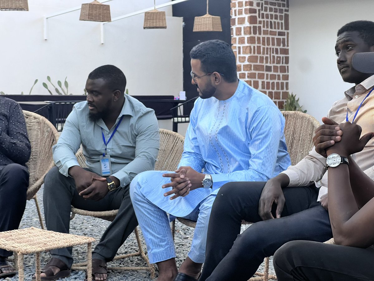 seynim6's tweet photo. 📌 Hier, lors du #TechTea organisé par @DigitalNiger, nous avons écouté de jeunes responsables de startups tech nigériennes 🇳🇪 nous présenter leurs activités, leurs parcours et les défis rencontrés dans leurs projets, tout en partageant les solutions qu’ils ont mises en place pour les surmonter.
Ce fut un excellent cadre d’échange, qui démontre que les choses évoluent progressivement dans notre écosystème 🇳🇪 et qu’il est tout à fait possible de proposer des produits et services rentables au Niger, à condition d’avoir une forte capacité d’adaptation.
Nous avons également discuté de la structuration des startups, en mettant l’accent sur l’importance d’appliquer une discipline et une organisation rigoureuses dès les débuts d’une idée de startup. Cela permet de poser des bases solides et de créer de la confiance, aussi bien chez les clients que chez de potentiels investisseurs.
J’ai particulièrement apprécié les échanges, le cadre, mais surtout le partage et l’ouverture des participants.
Well done à @DigitalNiger, @Lourwana et @Ibhkarim !