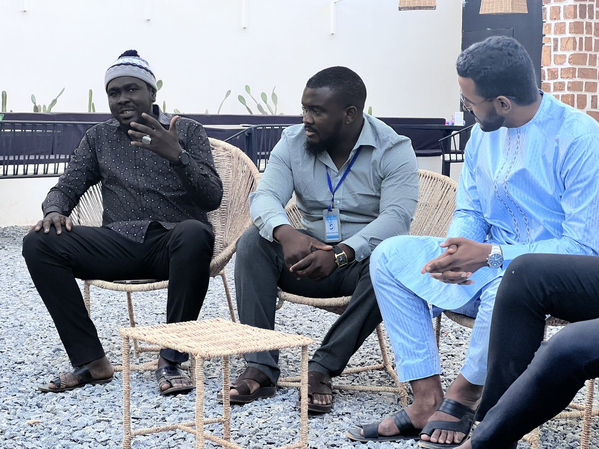 seynim6's tweet photo. 📌 Hier, lors du #TechTea organisé par @DigitalNiger, nous avons écouté de jeunes responsables de startups tech nigériennes 🇳🇪 nous présenter leurs activités, leurs parcours et les défis rencontrés dans leurs projets, tout en partageant les solutions qu’ils ont mises en place pour les surmonter.
Ce fut un excellent cadre d’échange, qui démontre que les choses évoluent progressivement dans notre écosystème 🇳🇪 et qu’il est tout à fait possible de proposer des produits et services rentables au Niger, à condition d’avoir une forte capacité d’adaptation.
Nous avons également discuté de la structuration des startups, en mettant l’accent sur l’importance d’appliquer une discipline et une organisation rigoureuses dès les débuts d’une idée de startup. Cela permet de poser des bases solides et de créer de la confiance, aussi bien chez les clients que chez de potentiels investisseurs.
J’ai particulièrement apprécié les échanges, le cadre, mais surtout le partage et l’ouverture des participants.
Well done à @DigitalNiger, @Lourwana et @Ibhkarim !