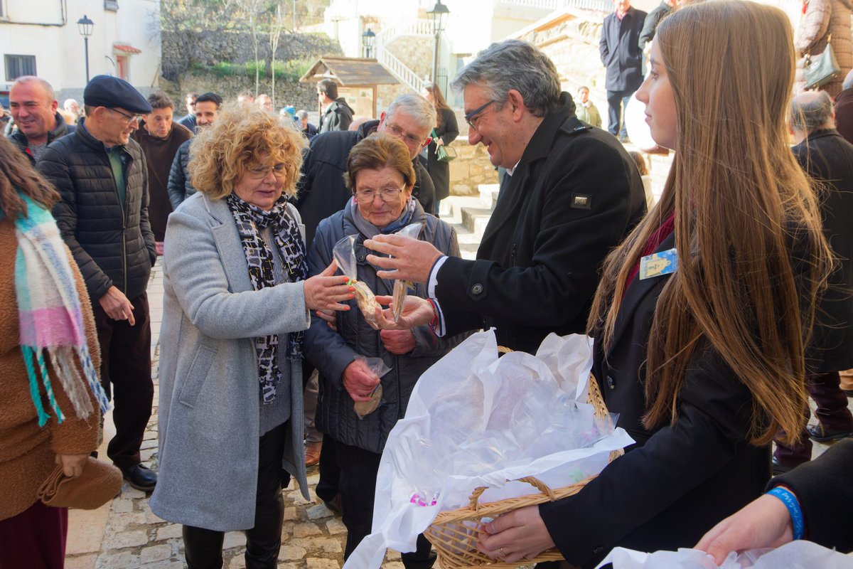 ajportell's tweet photo. 🤩 #Portell homenatja la seua patrona, l'Esperança

Durant el dia d'ahir, 🗓️ dissabte 14 de desembre, Portell va rendir honors a la seua patrona, la Verge de l'Esperança, amb la seua ja tradicional Festa de l'Esperança. https://t.co/hRhpMm3CKM