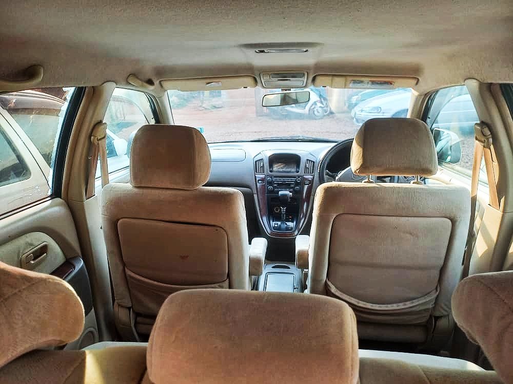 DriveNowUg's tweet photo. You can still own an SUV at an #AveragePrice, with only #Ugx10m  you can own this Toyota Harrier. https://t.co/aVTwbcd6Yg