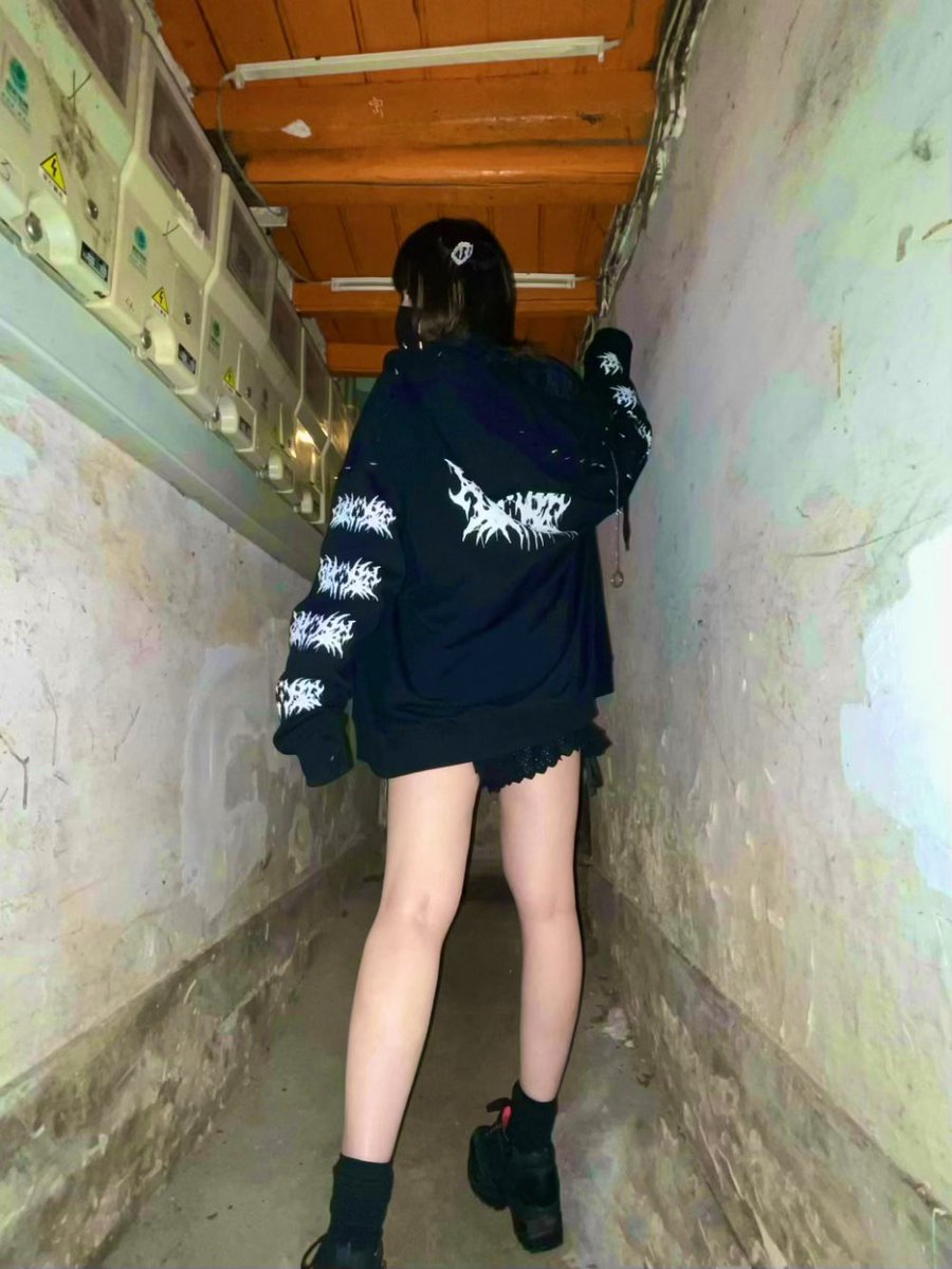 SlaughterSyrupQ's tweet image. XELESIAHのパーカーはサイズが大きく、老若男女関係無く着られます。
どのコーデと合わせても素敵です！
とりあえず早く買おう！🔪🥹🫶