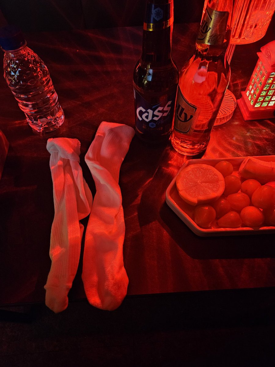 그리드바 / 폭풍적이네요 / 첫방
앤의 양말 투척 / 살사람. 손 ㅋㅋㅋ