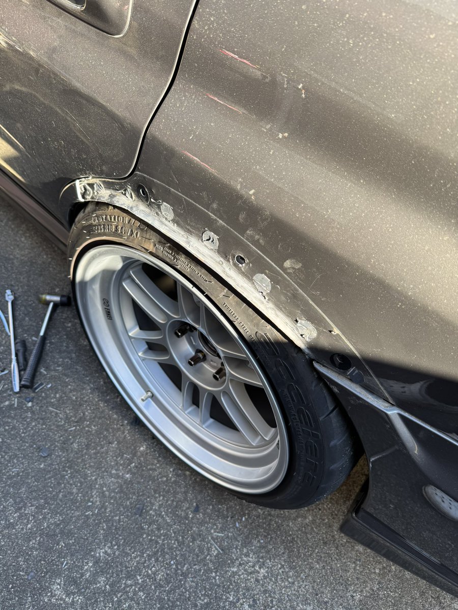 なかはこうなってるから、溶接機買おうとしてるし、板金屋に投げたいからボディーワークできるとこ知りたい