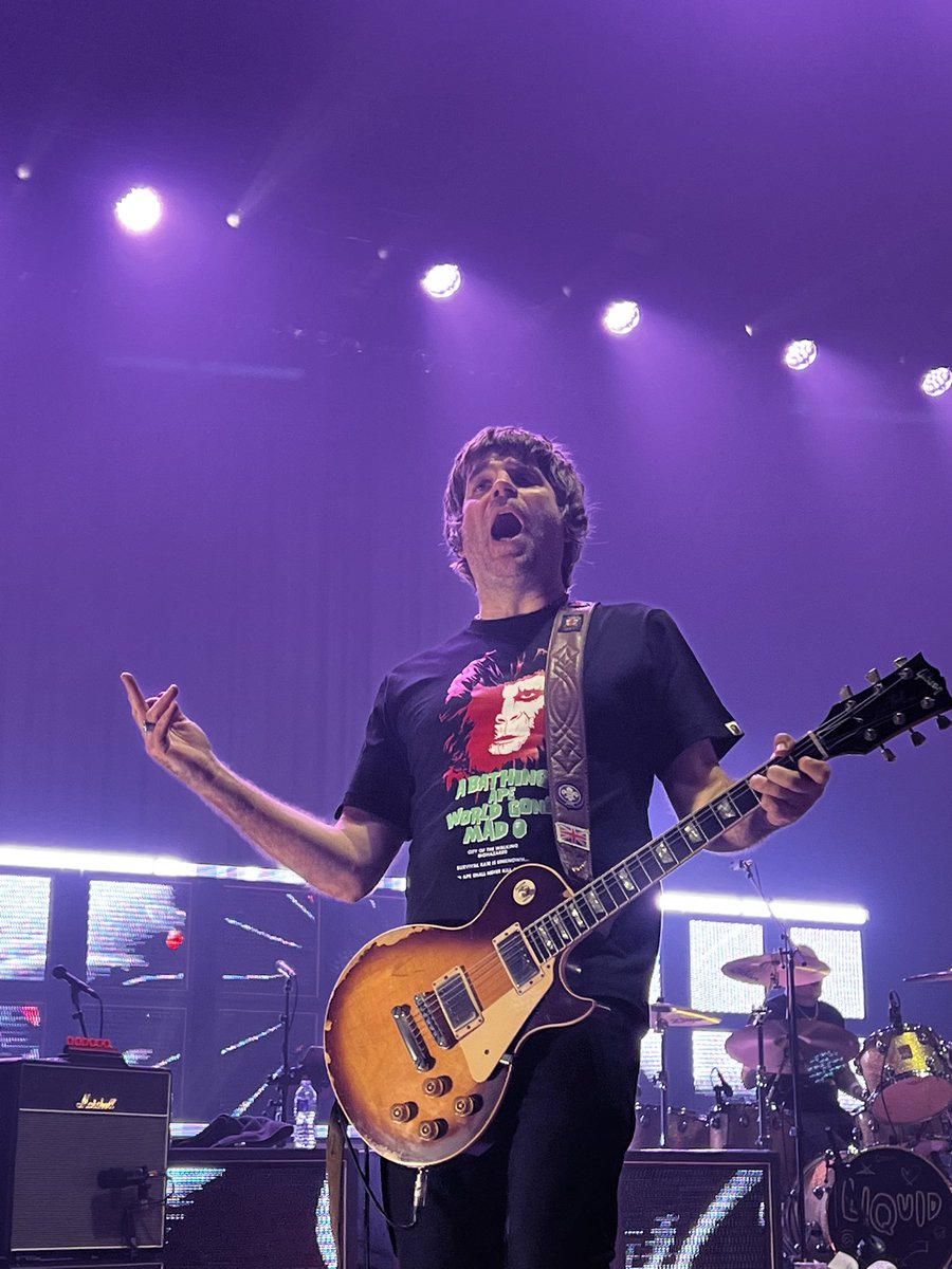 chrisreigate's tweet photo. What an amazing performance from the mighty @shedseven @Ricktw1tter @TomGladwin2 @Rowetta Maxi Tim and the rest of the band. Never disappoint. Have a happy Christmas and a well deserved break. https://t.co/Wof04RZZbx