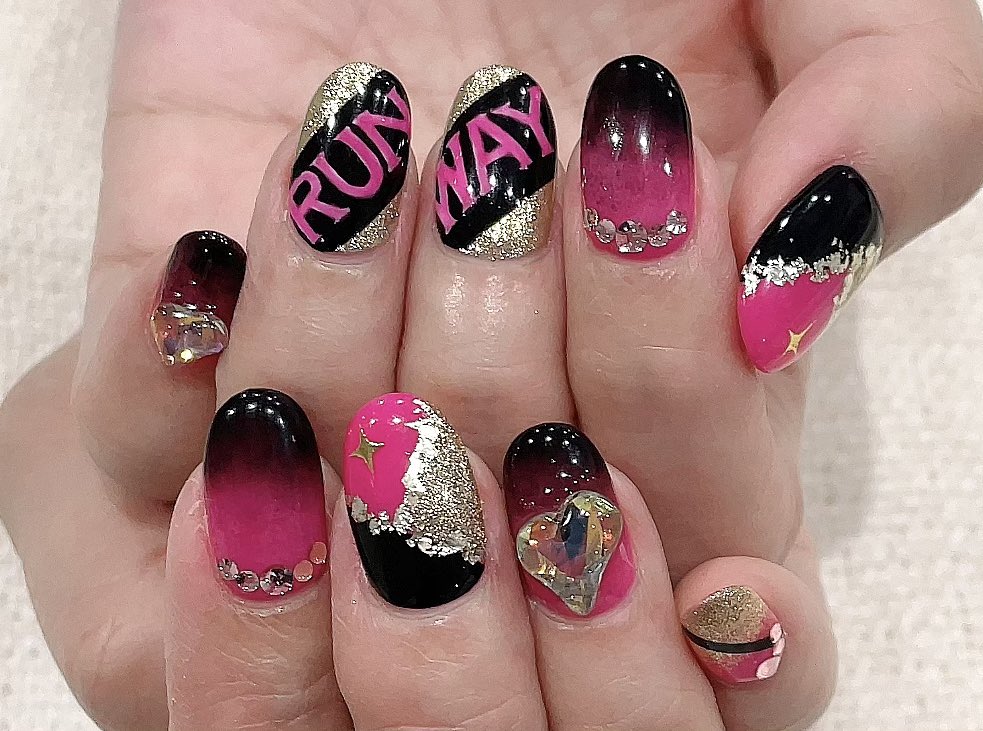 makay0809's tweet image. 「RUNWAY」梅田芸術劇場、無事に千穐楽。開場前の行列、熱い声援、舞台上のキャストと愛を分かち合う空間が至福!トークも楽しかったぁ🎵
皆様ありがとうございます!KAATも宜しくお願い致します!