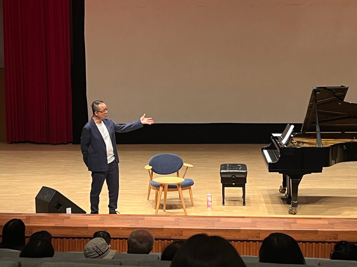 rueibin_chen's tweet photo. I am very happy to have a forum at National Cheng Kung University in Taiwan where I personally demonstrated, guided and explained on the piano! 
https://t.co/sFikUJdRtF https://t.co/ssTPuPwP6q