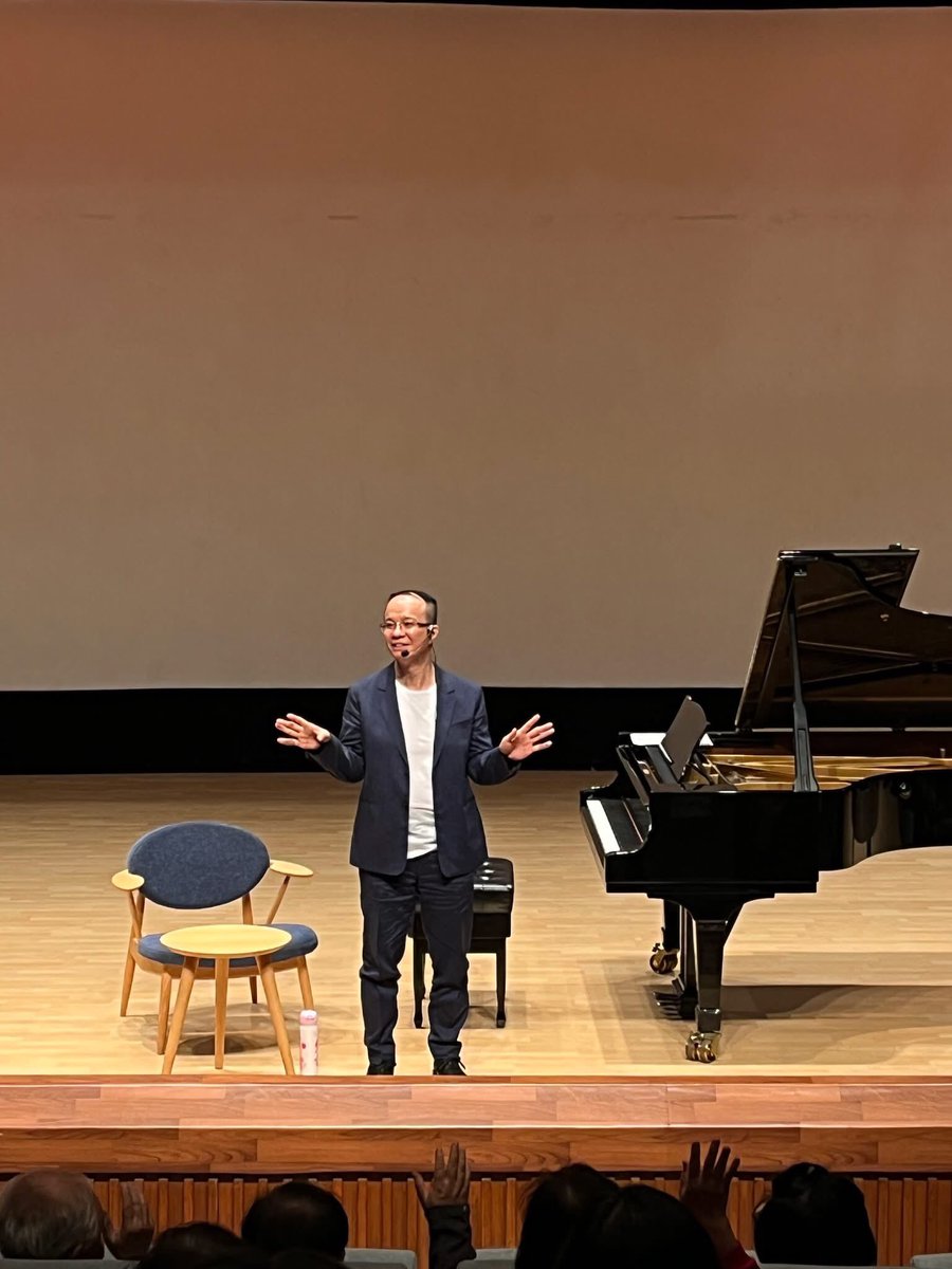 rueibin_chen's tweet photo. I am very happy to have a forum at National Cheng Kung University in Taiwan where I personally demonstrated, guided and explained on the piano! 
https://t.co/sFikUJdRtF https://t.co/ssTPuPwP6q