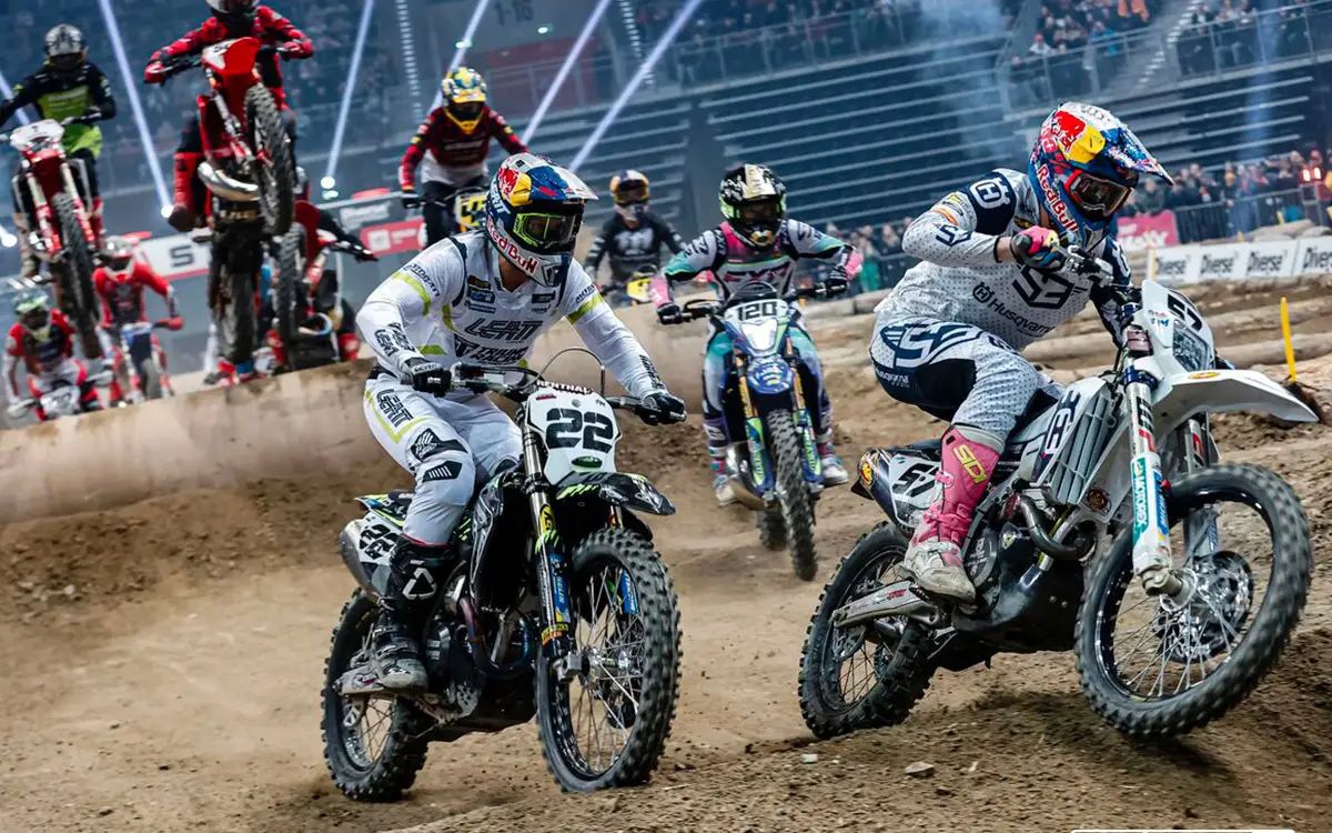Freenduro's tweet photo. 🏆 SuperEnduro 2025 : Première manche à Gliwice
🔥 Billy Bolt démarre fort en Pologne avec 2 victoires sur 3 manches  devant  Olszowy et Walker.

👉 Résultats complets et moments forts : https://t.co/lT4hsQ8UsT

#SuperEnduro #Freenduro #SEWC2025 #Enduro https://t.co/G319GgR6Jd