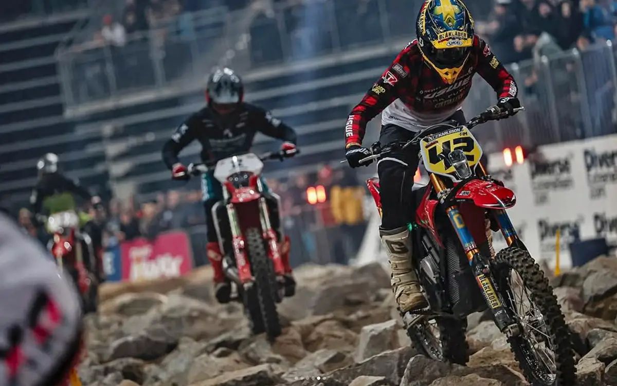 Freenduro's tweet photo. 🏆 SuperEnduro 2025 : Première manche à Gliwice
🔥 Billy Bolt démarre fort en Pologne avec 2 victoires sur 3 manches  devant  Olszowy et Walker.

👉 Résultats complets et moments forts : https://t.co/lT4hsQ8UsT

#SuperEnduro #Freenduro #SEWC2025 #Enduro https://t.co/G319GgR6Jd