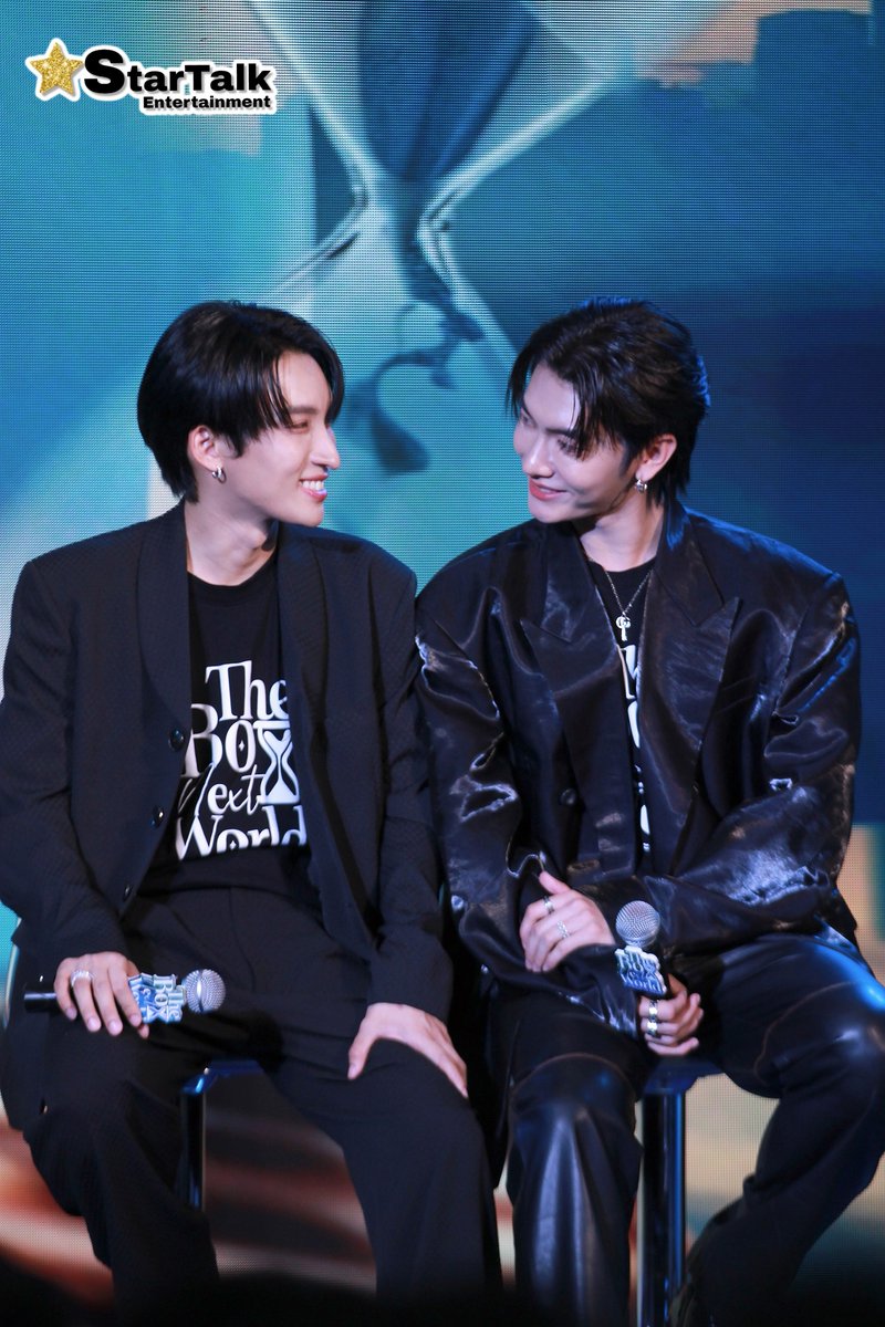 startalkent's tweet photo. “บอส - โนอึล” ในงาน Press Coference ชีรีส์เรื่อง "The Boy Next World Series" (คนละกาลเวลา) ⌛️

TBNW PRESS CONFERENCE 

#TheBoyNextWorldPresscon
#Bosschaikamon #Noeulnuttarat 
#BoNoh #BossNoeul 
#ShawtyBoss #MagentaBoy 
#TheBoyNextWorldSeries 
#คนละกาลเวลาซีรีส์ https://t.co/NNKidEBkST