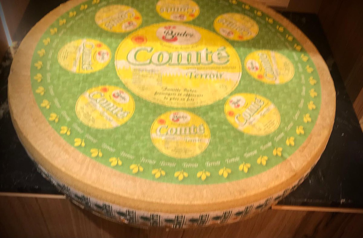 Done ! 🇽🇰#Pristina has a 🧀 boutique with 1st class products from 🇨🇵+🇨🇭&amp;🇮🇹. Proud to be their very 1st client. Rr Hilmi Rakovica 96  fromager.ks on FB &amp;Insta. More 😋pictures down the thread. #camembert #comté #raclette #roquefort