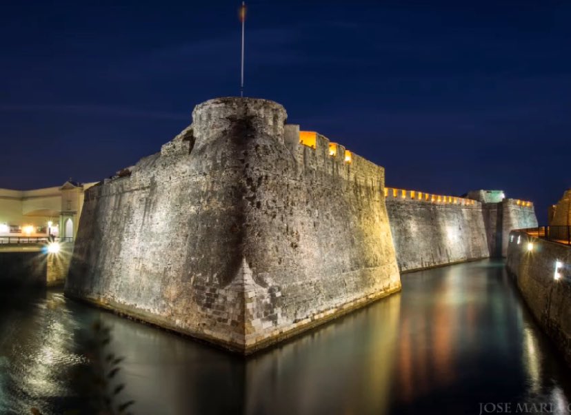 ceutaenlaprensa's tweet photo. Si #Ceuta es una de las ciudades más bonitas de España habrá que compartirlo, ¿no? Las fotos son de José María Cubo. Disfruten el hilo porque son auténticas postales de
nuestra ciudad. 🧵 https://t.co/uhJjwKvHiv