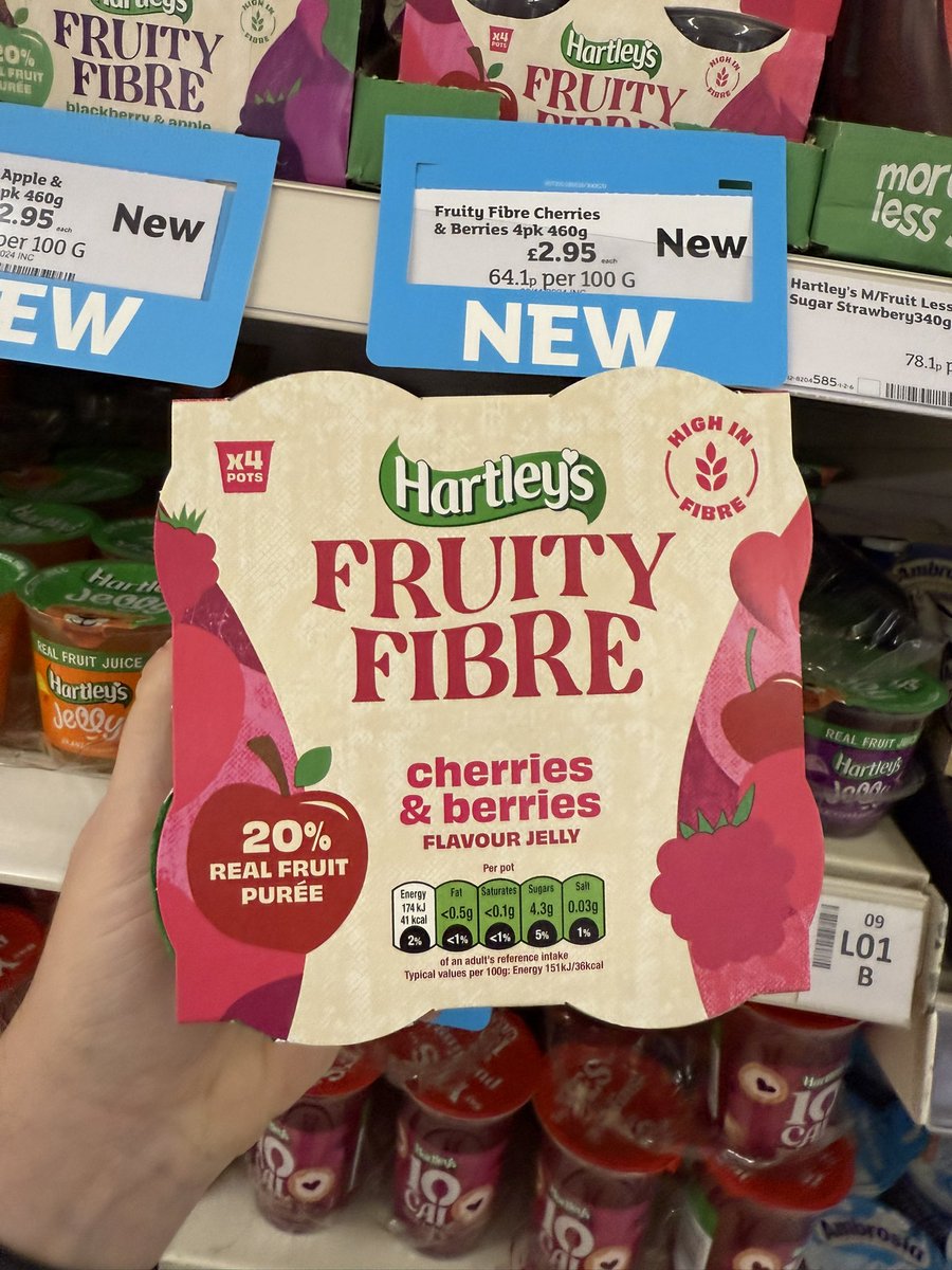 All_Things_New_'s tweet photo. Fruity Fibre Jelly! 👀 At Sainsbury’s @hartleysfruit #hartleys #jelly #fibre #cherries #berries #blackberry #apple #wellthisisnew https://t.co/ddDxK0R8ek
