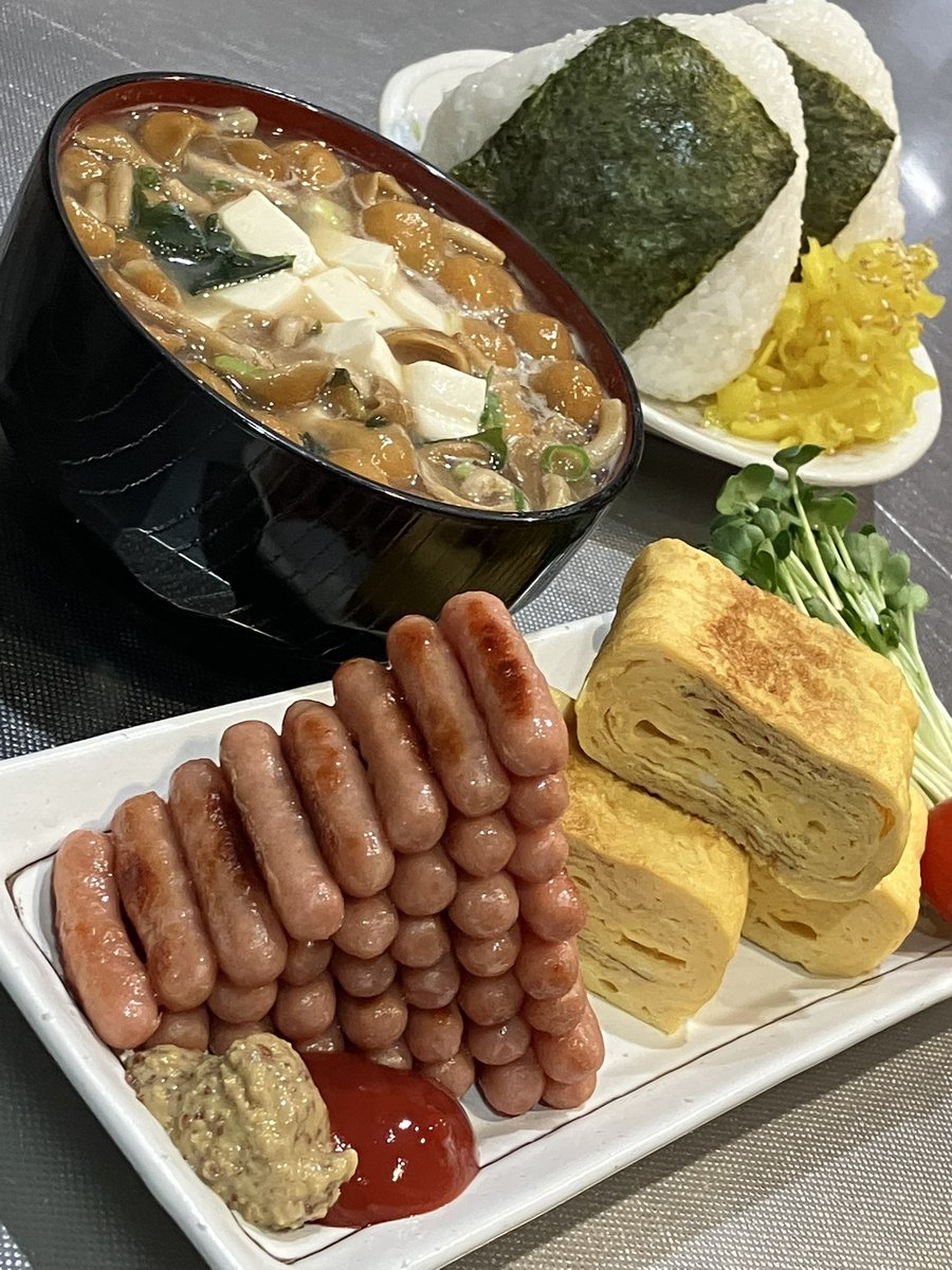 今日はポークビッツ&amp;卵焼きのおにぎり定食を食べました。おいしかったです。