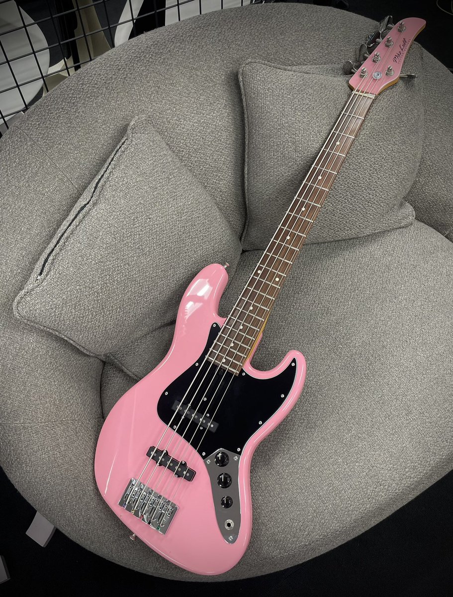 専用ページ　ピンク　L used】 Mike Lull V5 Pink ポップなカラーリングのMike Lullが入荷しま