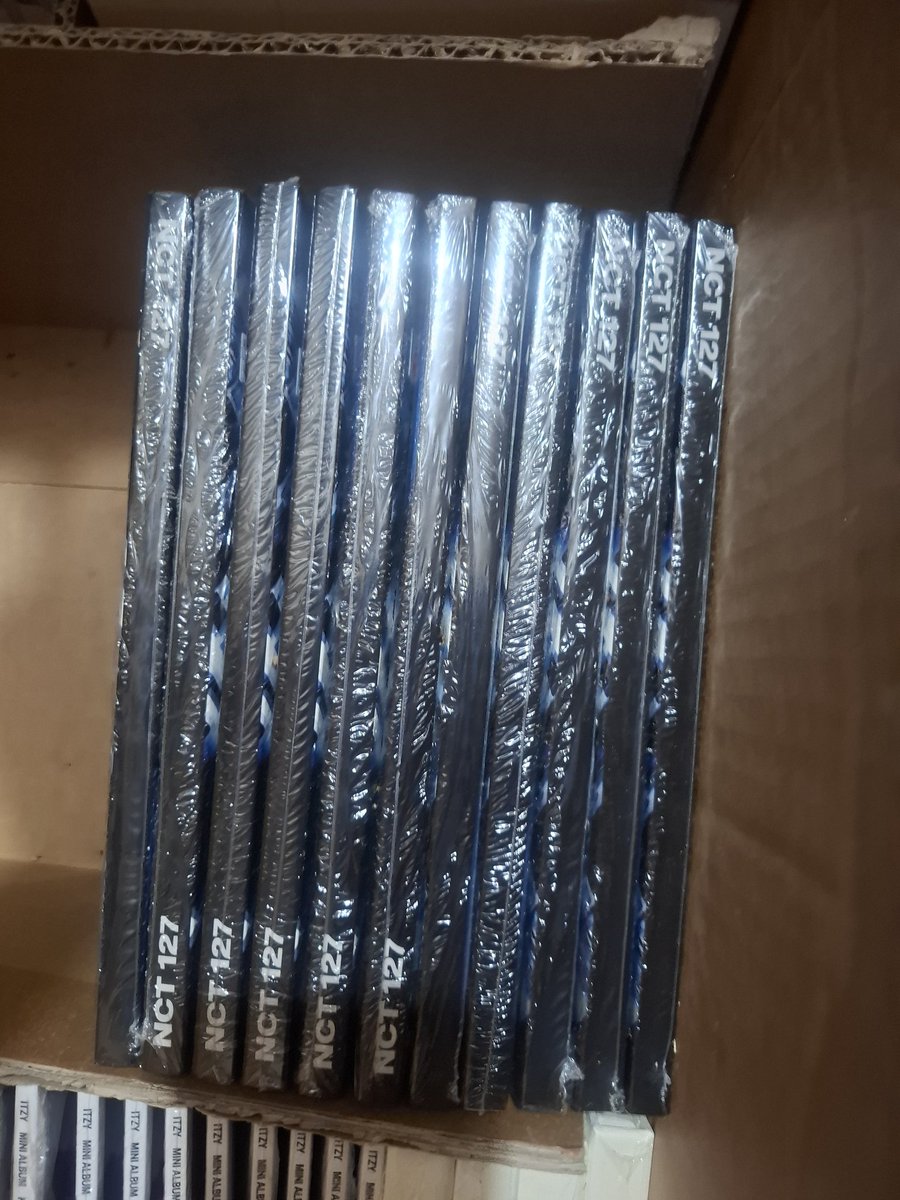 WTS LFB PH #OFsparklinghyuck

PHP 100 SEALED ALBUM
- nct fact check
- wayv on my youth

> sealed, onhand
> mop: gcash
> mod: jnt, flash

"mine + album + 1"