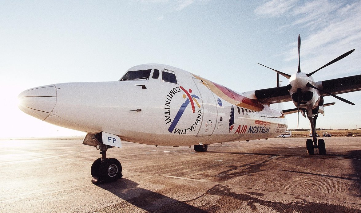 novedadesaereas's tweet photo. ⚠️⚠️La de los aviones pequeñajos se nos hace grande. #AirNostrum celebra hoy su 30 cumpleaños siendo uno de los operadores regionales de #Europa más sólido. Aquel 15 de diciembre de 1994 un Fokker 50 conectó Valencia y Bilbao con 16 pasajeros. Después vendrían muchos más😍 https://t.co/QuS93Q4N6l