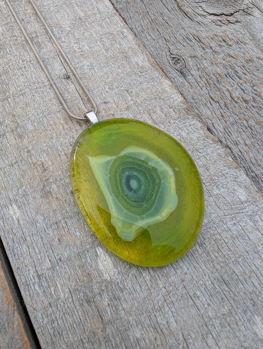 Beautiful new agate style fused glass necklace. A unique handcrafted glass pendant design. Made by press firing glass under weight then refiring the glass with clear glass in the kiln. 

#ukgifthour #ukgiftam #xmasgifts #giftideas #handmade #etsy 

buff.ly/3VHMFz1