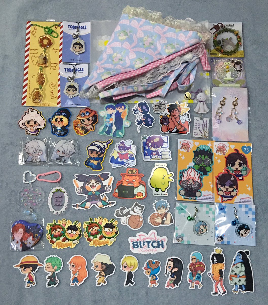 n4tsuuei's tweet photo. enjoyed yesterday like crazy! ❄️⛄️ all thanks to my pasabuy joiners (especially my friends who joined me sa gastos 😭) and their hauls ✨
to the event organizers who made it sooo fun & to the exhibitors who made these amazing arts, thank you! 🥹🫶
#PatronsOfTheArts #PotAWinter https://t.co/D1dcVYOeR2