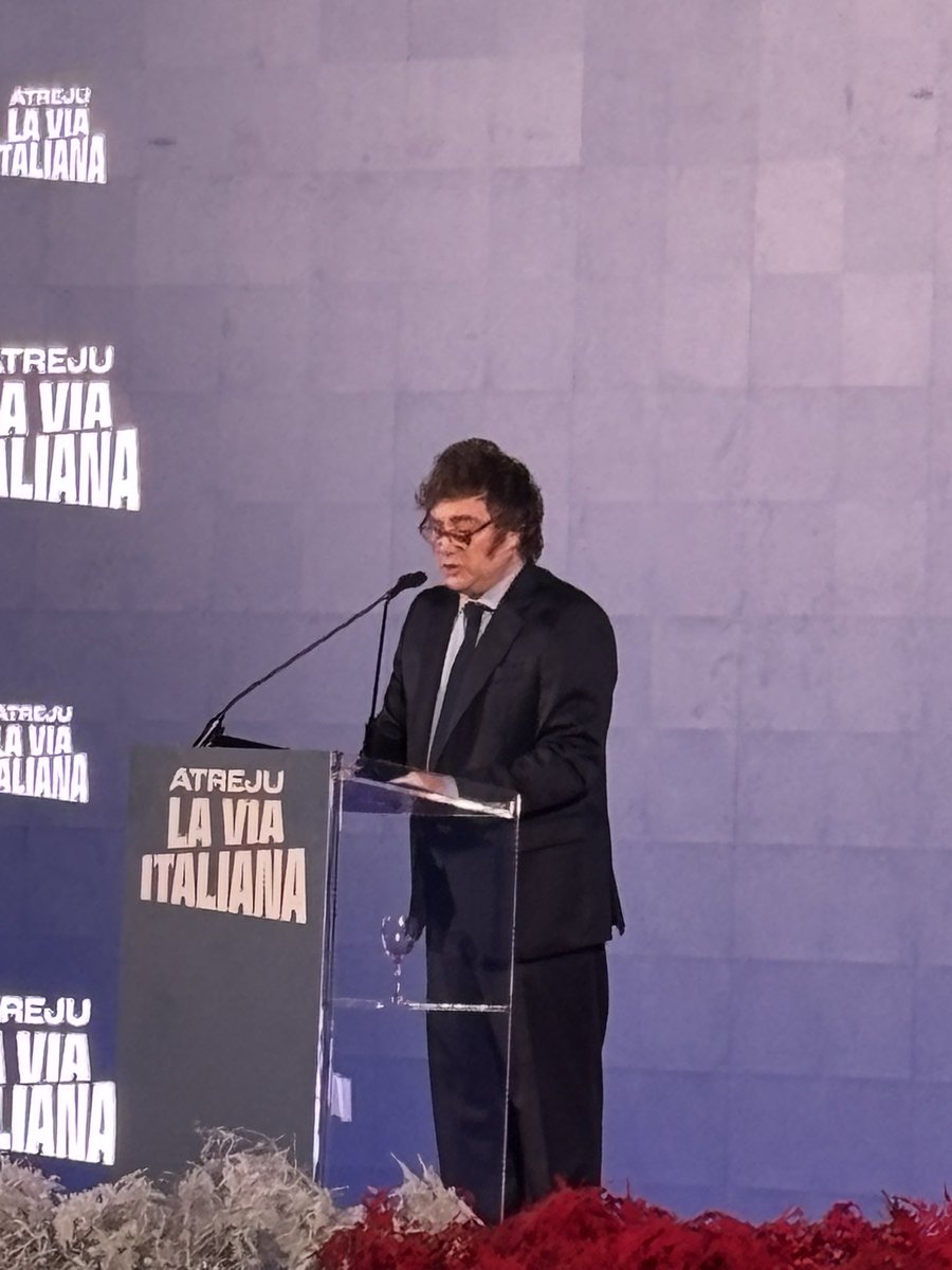 marattin's tweet photo. Sarebbe stato interessante chiedere a Milei, tra le tante cose, cosa ne pensava dell’emendamento del governo alla legge di bilancio in cui si inserisce il bonus per frigoriferi e lavatrici. https://t.co/nCfY9OGXjS