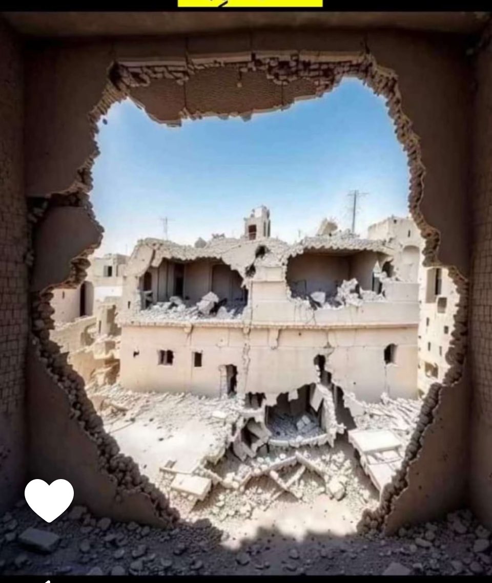 eadh6042's tweet photo. ��بحان الله والله العظيم كنها وجه شخص تحفظ عن ذكرالاسم بس سبحان جاءها شكله من يويدني الراي سبحان الله  هونفسه  ياليت يرجع الي الله فقط يكون النهايه فعلا مثل هذا الجدارالذي اخذصورة وجهه💔 https://t.co/2SQEO2nG44