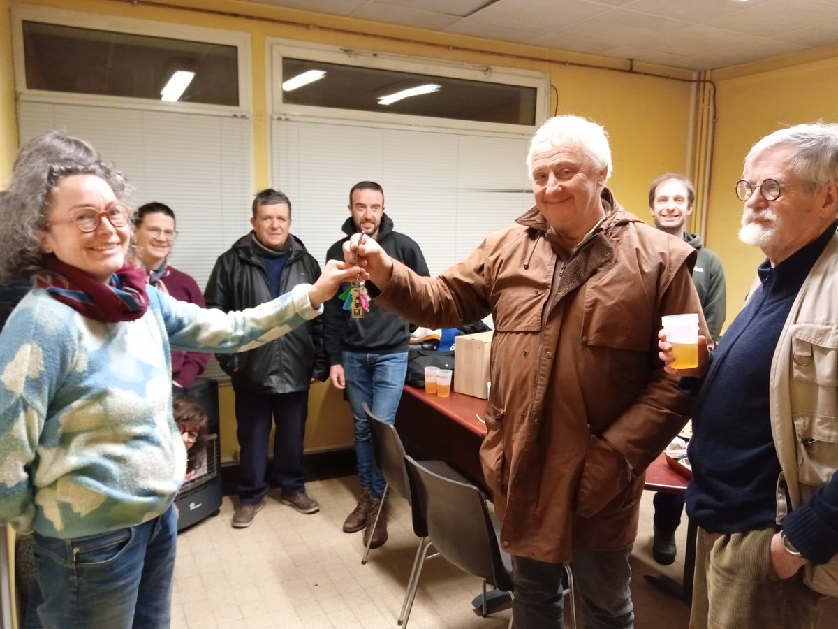 Alc'hweziou ar savadur evit Skol Diwan Landreger a zo bet roet da Fanny, presidantez ar c'huzul skoazell. 7 bloavezh o c'hortoz a-raok gwelet ar raktres o tont da wir. Digoret vo ar skol e miz Gwengolo 2025, d'an 13 straed Le Peltier. Ken ar c'hentan.