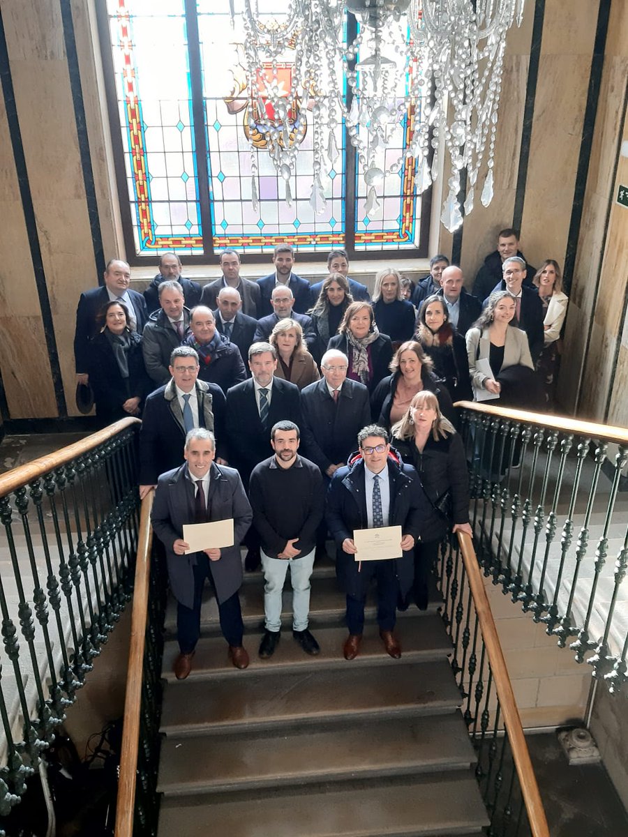 ICA_ESTELLA's tweet photo. Ayer celebramos en #ICAESTELLA nuestro 180 aniversario, dimos la bienvenida a un nuevo colegiado. #AsierArrieta y celebramos los 25 años de colegiación de #FranciscoGomez #DavidSola e #IñakiVirgos. Enhorabuena a todos. Zorionak guztioi! https://t.co/viZ8WM7ibF