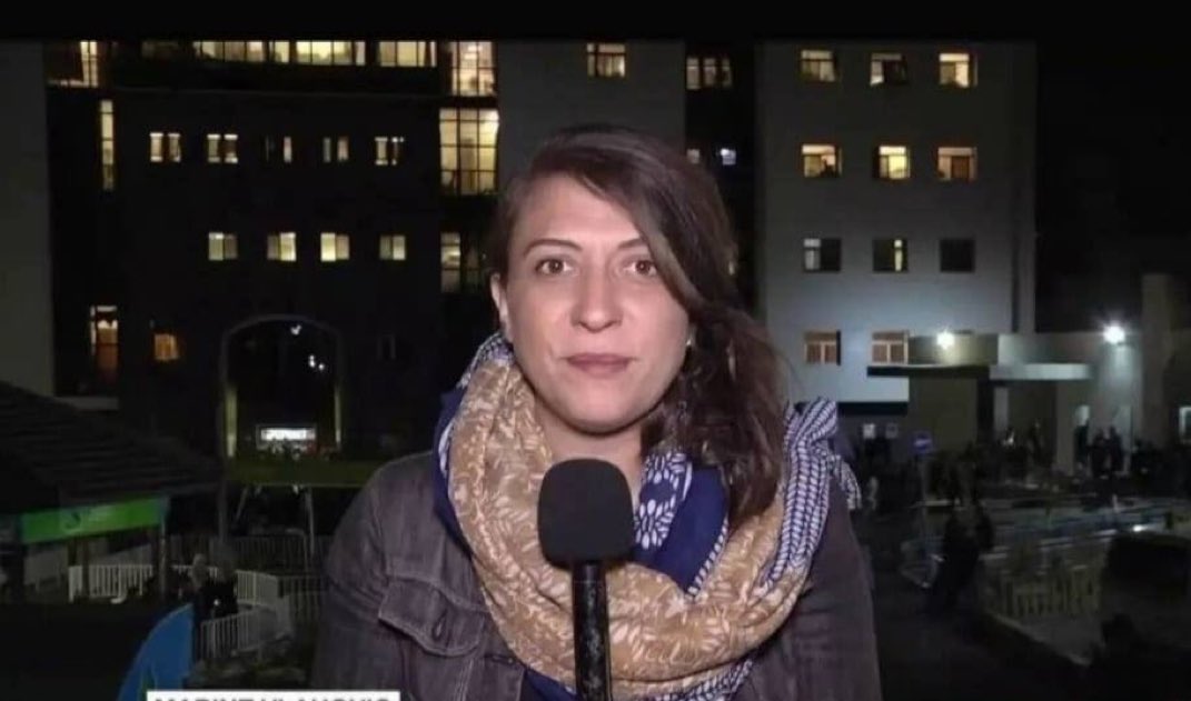Filistin yanlısı Fransız gazeteci Marine Vlahovic, İsrail’in Gazze’deki soykırımını anlatmak için bir belgesel çalışması yapıyordu.

Gazeteci Vlahoviç Fransa’nın Marsilya kentindeki evinde öldürüldü. Vlahaviç’in ölüm nedenini kesinleştirmek için adlı tıp toksikolojik araştırmalar