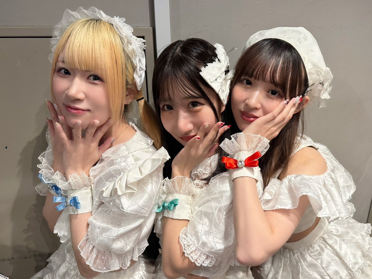 aimee complex (@aimee_complex) on Twitter photo 『秋葉原ZEST SUPER LIVE』お越しいただきありがとうございました❤︎
3人揃いました🩵💚❤️
このまま元気に現体制終了ライブまで駆け抜けます💨
絶対見届けてね🙌🏻✨️
#aimee_complex #エイミーコンプレックス 『秋葉原ZEST SUPER LIVE』お越しいただきありがとうございました❤︎
3人揃いました🩵💚❤️
このまま元気に現体制終了ライブまで駆け抜けます💨
絶対見届けてね🙌🏻✨️
#aimee_complex #エイミーコンプレックス