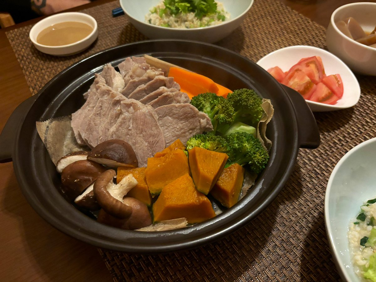 08min's tweet photo. 🥢🥢🥢🥢 https://t.co/xlWgufKxjd
