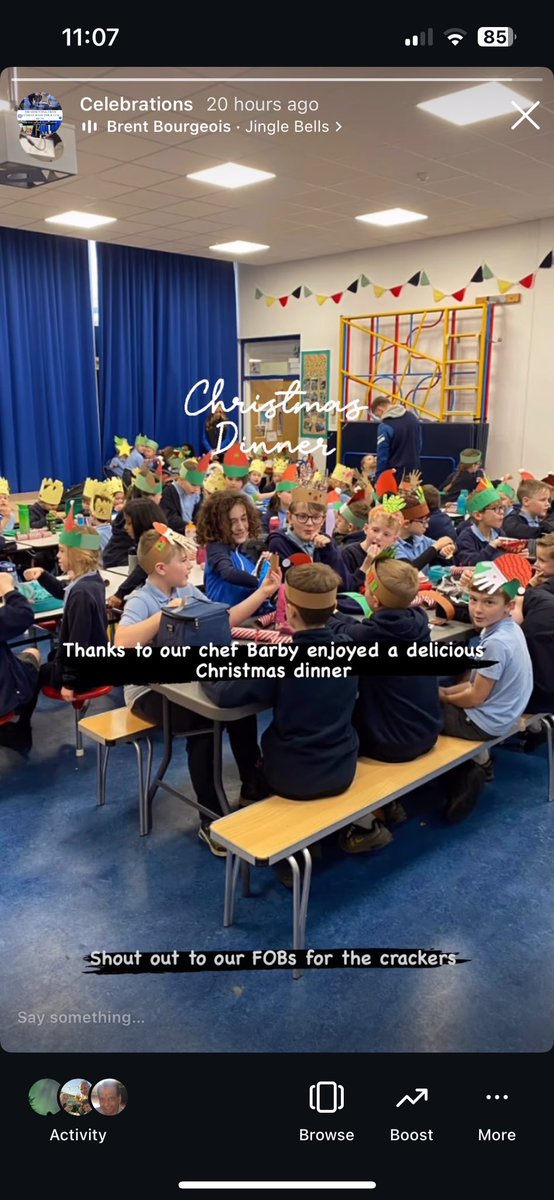 BarbyCEPrimary's tweet photo. Christmas Dinner was just outstanding! Turkey and all the trimmings! Thank you @abmcateringltd The children made an array of party hats and thanks to FOBS cracked a lot of crackers! https://t.co/PglSg5JcYN