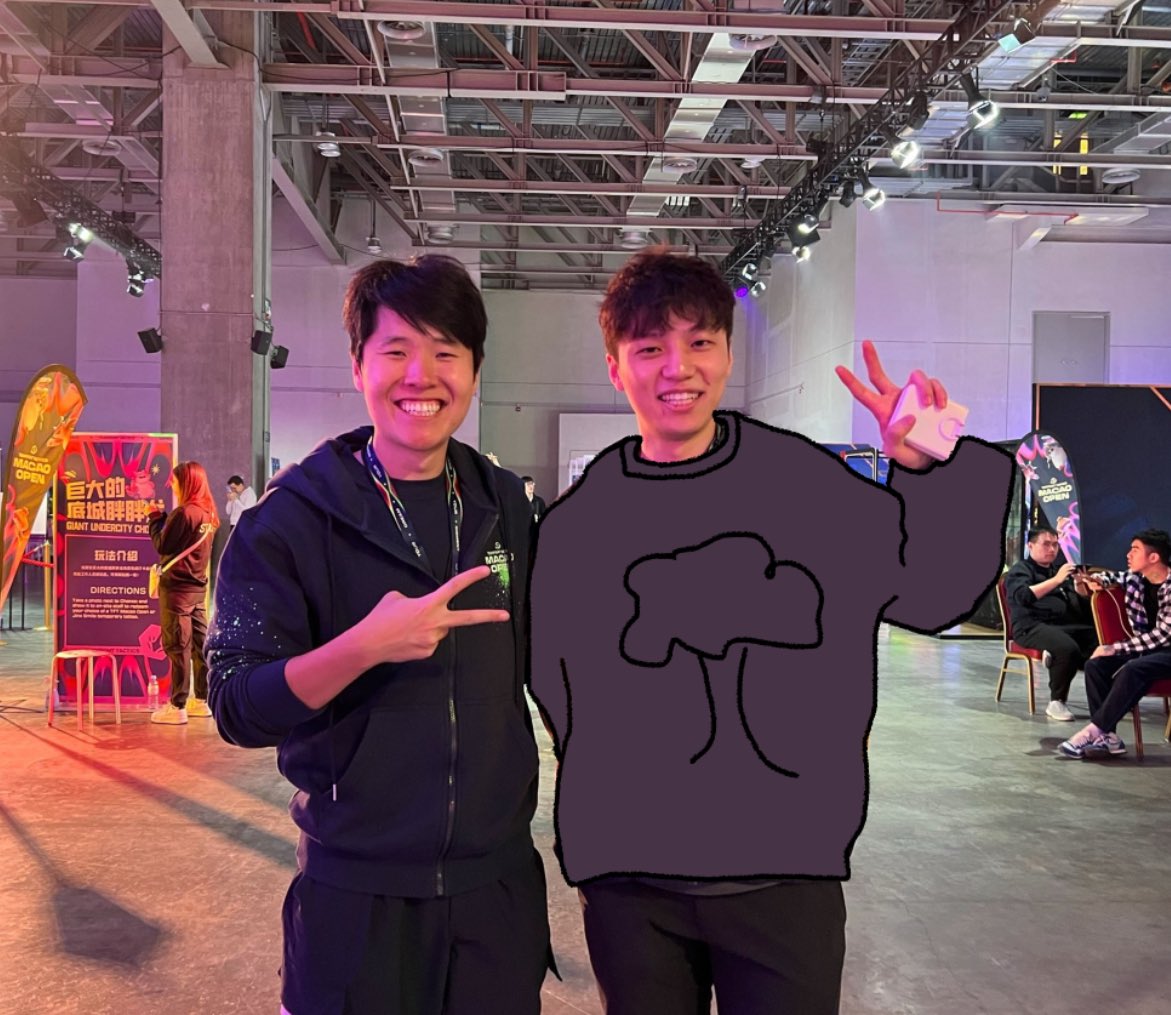 yongwoon_chris's tweet image. Thank you to these two well dressed competitors for being a part of DSG for our TFT event and keeping the tradition alive! (It wasn’t first)  @FakeMinhee @Kiyoon #DSGWIN