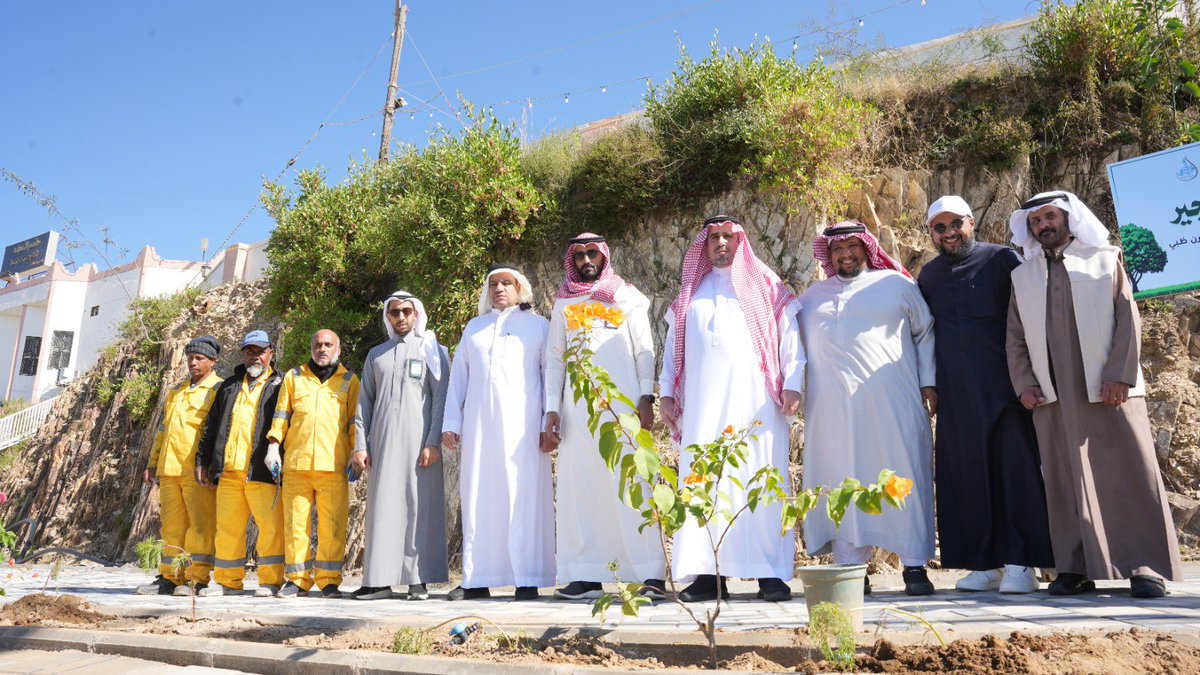 GarndhabiLajnat's tweet photo. #محافظ_بني_حسن 
يدشن مبادرة التشجير بالمحافظة
 بالتعاون مع جمعية التنمية بقرن ظبي 

#دشن سعادة محافظ بني حسن
 الأستاذ ناصر المالكي وبحضور رئيس جمعية التنمية بقرن ظبي الأستاذ فارس الزهراني 
وباشراف من بلدية بني حسن 
مبادرة التشجير بالمحافظة 
#بدعم من جمعية التنمية الاهلية بقرن ظبي https://t.co/PaCeqSeZ4K